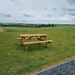 Aux Champs De La Colline
