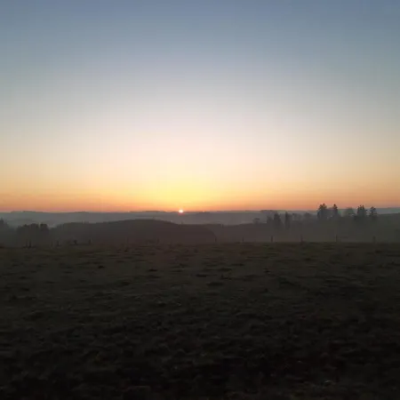 Aux Champs De La Colline