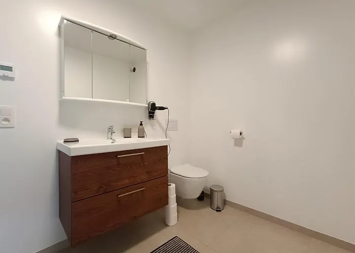 Aux Champs De La Colline *