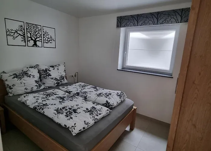 Aux Champs De La Colline *