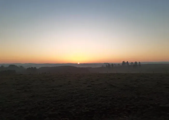 Aux Champs De La Colline